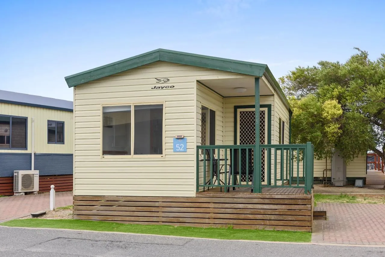 Discovery Parks - Adelaide Beachfront Hotel