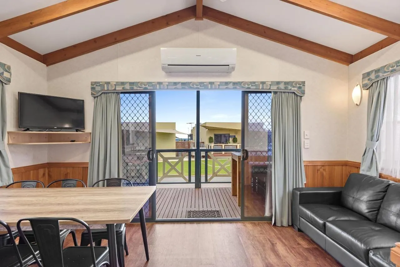 Discovery Parks - Adelaide Beachfront Hotel