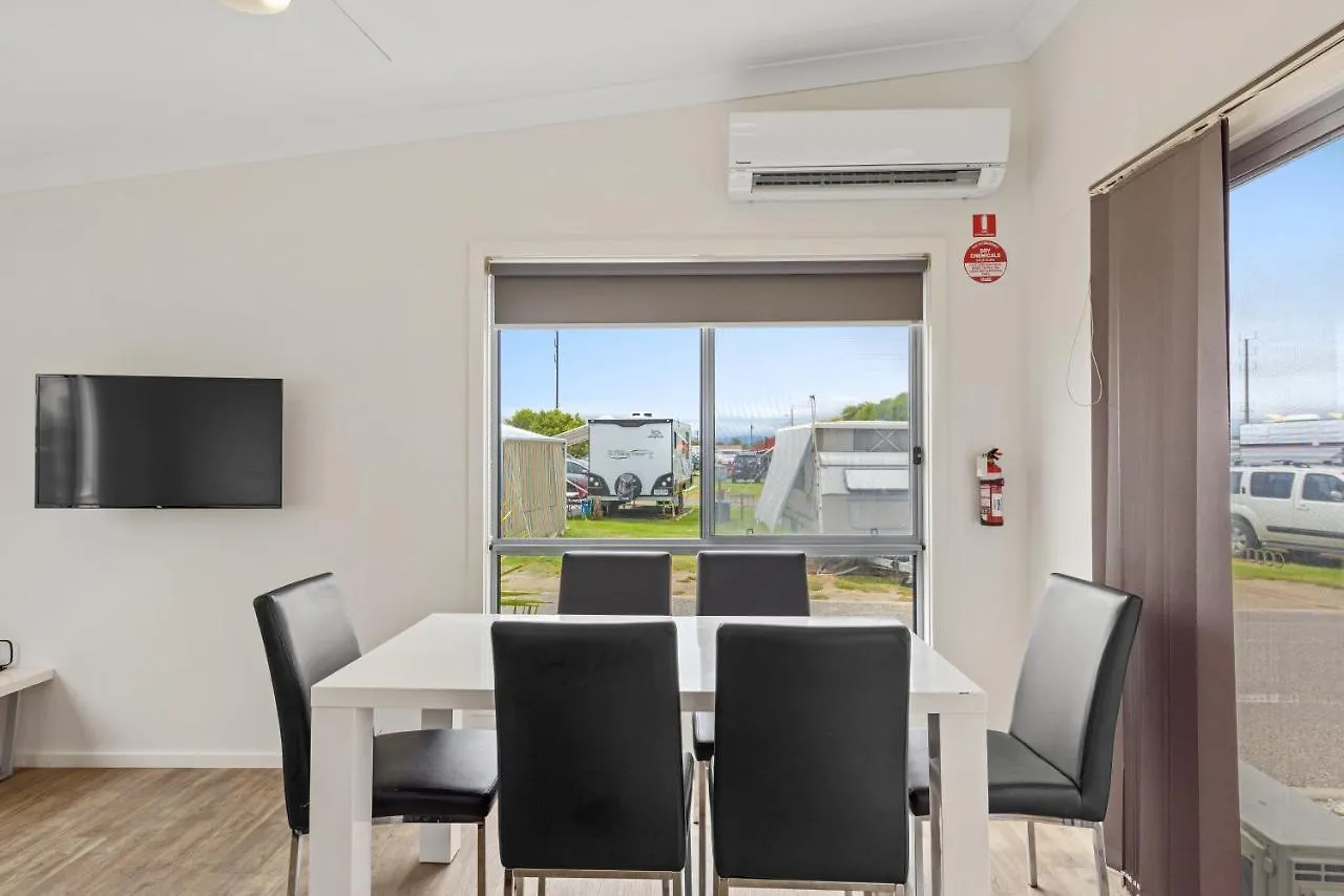 ****  Discovery Parks - Adelaide Beachfront Hotel Australia