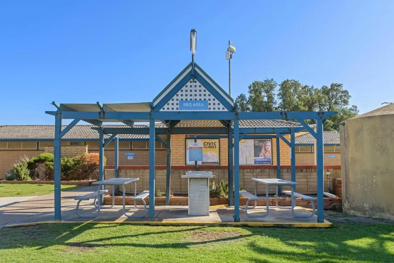 Discovery Parks - Adelaide Beachfront Hotel